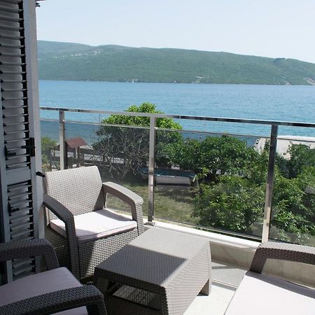 Apartments Admiral Херцег-Нови Экстерьер фото