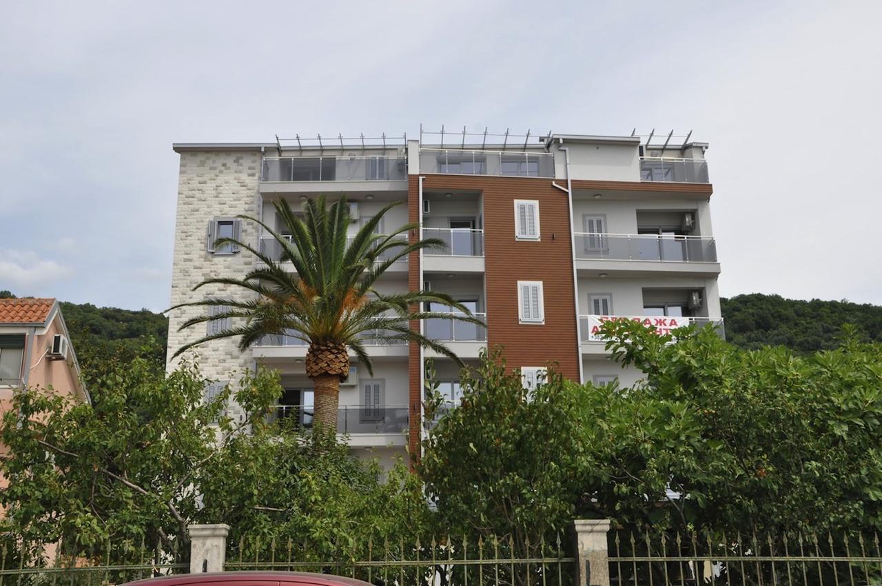 Apartments Admiral Херцег-Нови Экстерьер фото